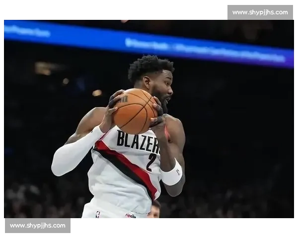 艾顿开拓者生涯：场均 15+10 高效两双却遭买断，内线支柱为何成重建牺牲品？